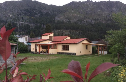 Lago Puelo House | Discover Mia Chinita: Pet Friendly with Perfect 10/10 Rating