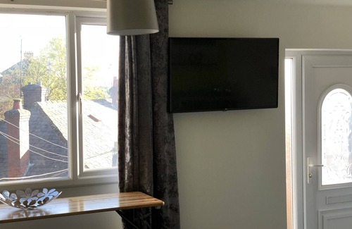 Chester Apartment | Unbeatable Stay at Mia's Place - Heart of Chester