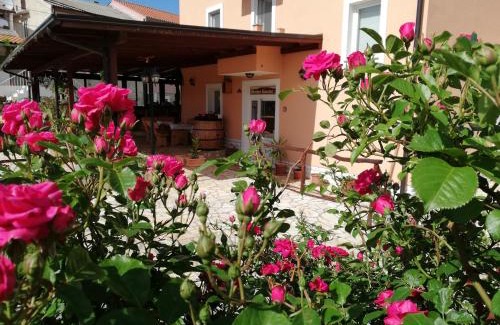 Sveti Jakov Apartment | Pet-Friendly Apartments in Croatia with Spa & Restaurant