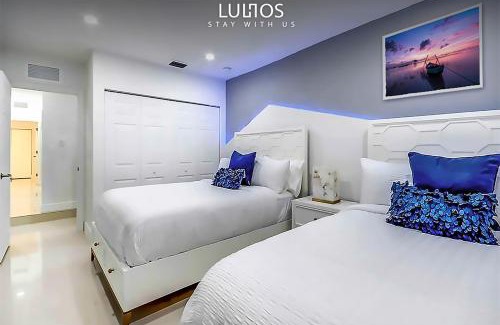 Ludlam House | Inviting Home with Heated Pool & Basketball Court