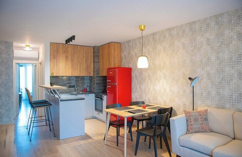 Sofia Apartment | Explore Miami: Family-Friendly 2-Bedroom Apartment with Parking