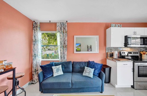 West Little River Apartment | Art Deco Unit in Miami with Relaxing Hot Tub