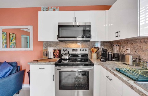 West Little River Apartment | Art Deco Unit in Miami with Relaxing Hot Tub