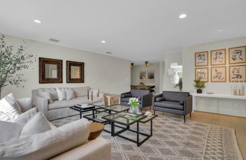 Westchester House | Discover Miami GEM: 4-Star Stay with Family and Pet Perks