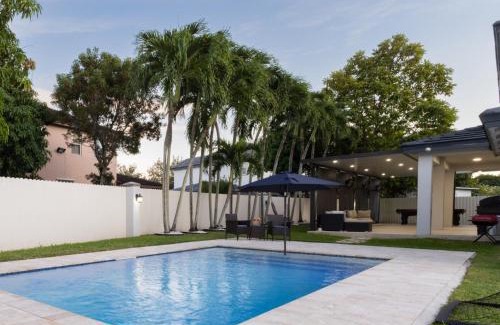 Ludlam Villa | Idyllic Miami Villa with Heated Pool & Ocean Views