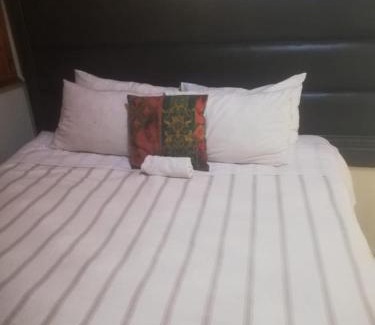 Vereeniging Hotel | Discover Miami Guest House: Family-Friendly with a Pool