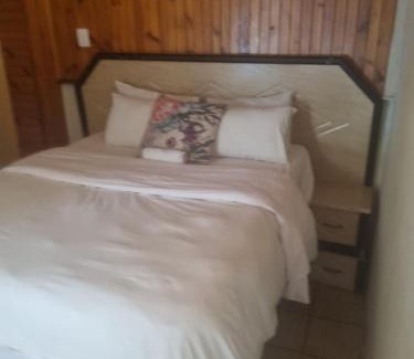 Vereeniging Hotel | Discover Miami Guest House: Family-Friendly with a Pool