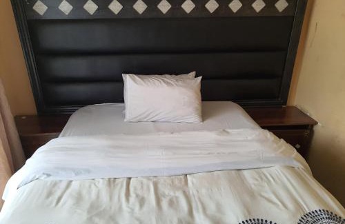 Vereeniging Hotel | Discover Miami Guest House: Family-Friendly with a Pool