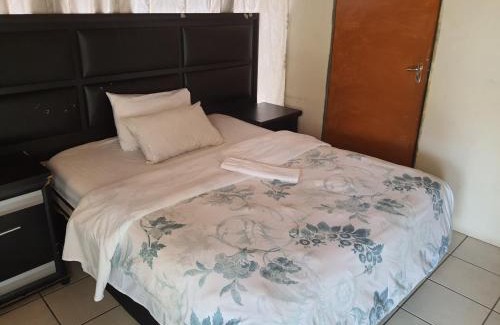 Vereeniging Hotel | Discover Miami Guest House: Family-Friendly with a Pool