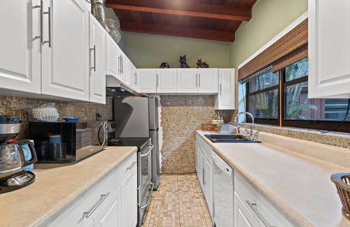 North Miami House | Top-Rated Miami Oasis with Pool Near Haulover Beach
