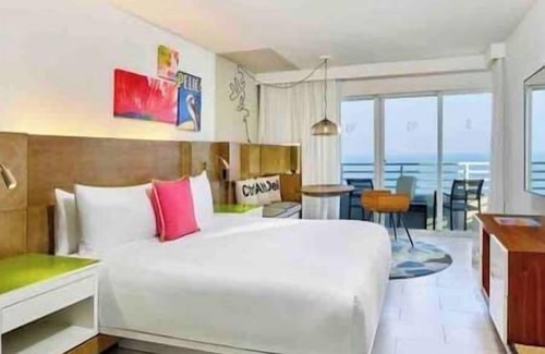 South Beach Resort | Miami Royal Palm, South Beach, Hot Tub, Pool, Beach