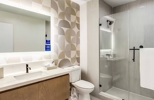Ojus Hotel | Discover Miami's Hidden Gem with Rooftop Pool & Pet Access