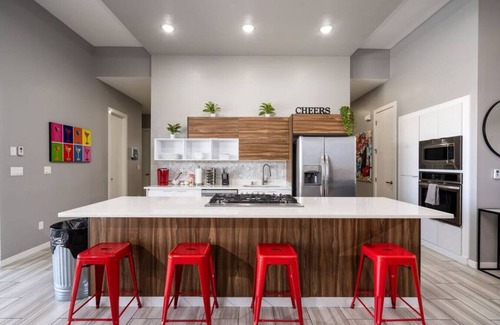 Chamberino House | Stylish Miami Pool House with Spa & Family-Friendly Amenities