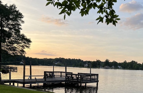 Andalusia Cabin | Micah’s Cabin, on beautiful Gantt Lake!