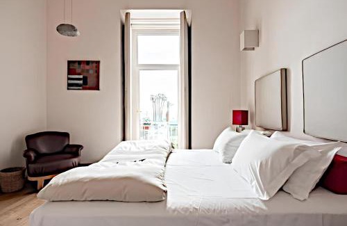 Chiaia House | Artful Retreat at Micalò Art Rooms with Breakfast Included