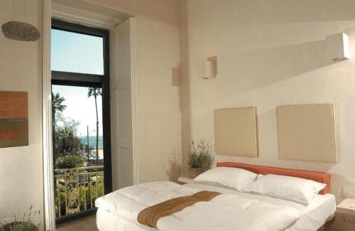 Chiaia House | Artful Retreat at Micalò Art Rooms with Breakfast Included