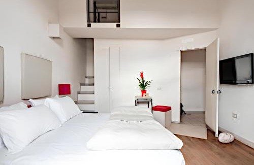 Chiaia House | Artful Retreat at Micalò Art Rooms with Breakfast Included