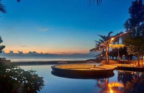 Balok House | Discover MiCASA Timurbay Residence: 4-Star Oceanfront Retreat