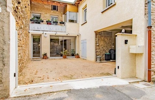Hurigny House | Micelya Gîte in Hurigny: Family & Pet-Friendly Retreat