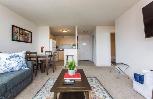 South Loop Condo | Stylish 2bd/2ba Near Grant Park & Museums - Guest Rated 9.2