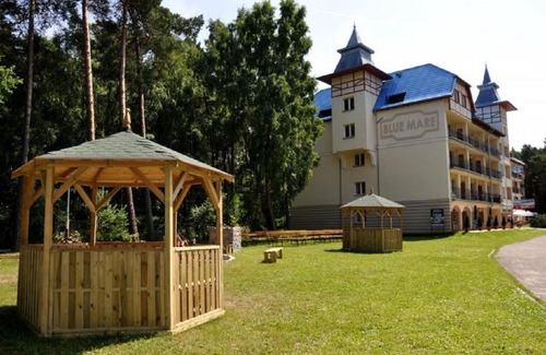 Lukecin Apartment | Top-Rated Michałek Hotel with Oceanfront Pool & Hot Tub