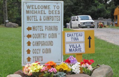 East Durham Hotel | Convenient Stay at Michael Dee's Motel with Pool & Pet Friendly