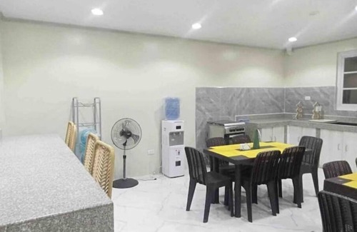 Cabuyao House | Michael's Homestay: Deluxe Suite with Breakfast Included