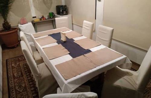Favoriten Apartment | Discover Michael's Nest: Family-Friendly Stay in Vienna
