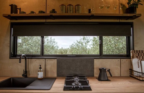 Merivale Cabin | Michael the Tiny Cabin: Family-Friendly Retreat in Esperance