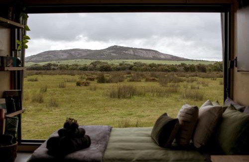 Merivale Apartment | Cozy Stay at Michael's Tiny Cabin with Hot Tub in Esperance