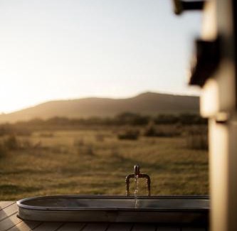 Merivale Apartment | Cozy Stay at Michael's Tiny Cabin with Hot Tub in Esperance