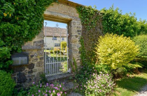 Drewsteignton House | Michaelmas Cottage: Pet-Friendly Retreat with Top Reviews