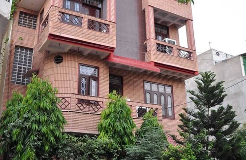 Malviya Nagar Hotel | Budget-Friendly Stay at Michaels Homestay with Breakfast