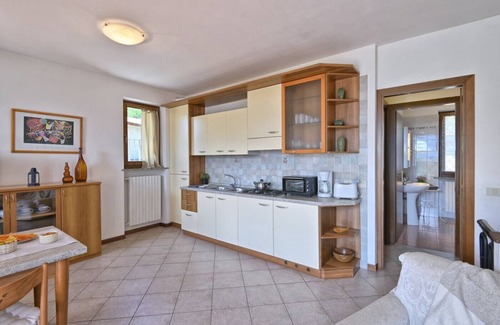 Prabione Apartment | Relaxing Stay at Michela 4 with Private Garden & Lake View