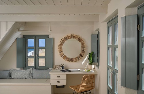 Kamari Villa | Oceanfront Michelangelo Beach Villa - Guest Rated 9.8