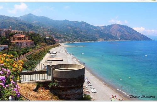 Gioiosa Marea House | Discover Michelangelo House: Family-Friendly with Pool