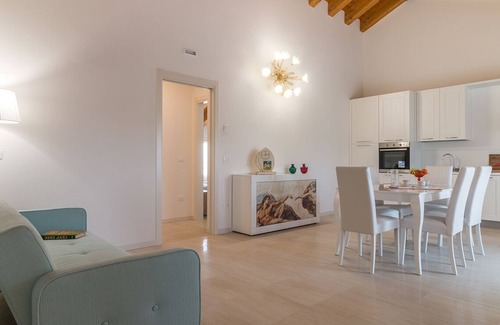 Cimadolmo House | Michelangelo: Bright Apartment with Breakfast & Family Amenities