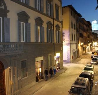 Santa Croce House | Michelangelo's Relais: Family-Friendly Stay with Kitchen Access