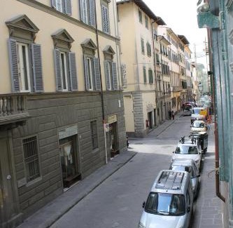Santa Croce House | Michelangelo's Relais: Family-Friendly Stay with Kitchen Access