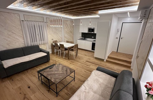 Cannaregio Apartment | Indulge in the MICHELIN PALACE SUITE - Guest Rated 10/10