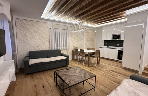 Cannaregio Apartment | Indulge in the MICHELIN PALACE SUITE - Guest Rated 10/10