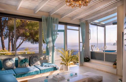 Amirim House | Michelle Suite: Oceanfront Retreat with Spa & Pool Access