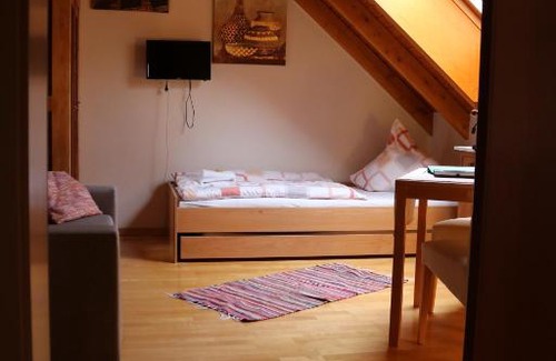 Schindeldorf House | Cozy Michels Room with Breakfast and Hot Tub Amenities
