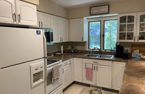 Michiana House | Relaxing Michiana Home with Beach Access and Hot Tub