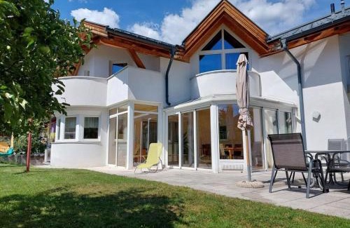 Imst House | Modern Retreat at Michl's Villa: Family-Friendly Escape