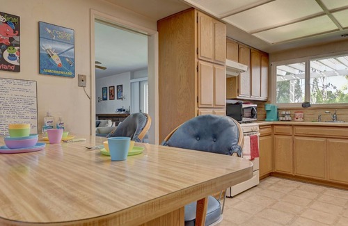 Hermosa Village Bed & Breakfast | Mickey’s Playhouse: Steps From Disney with Free Parking