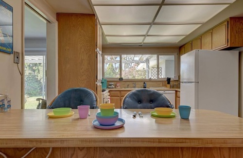 Hermosa Village Bed & Breakfast | Mickey’s Playhouse: Steps From Disney with Free Parking