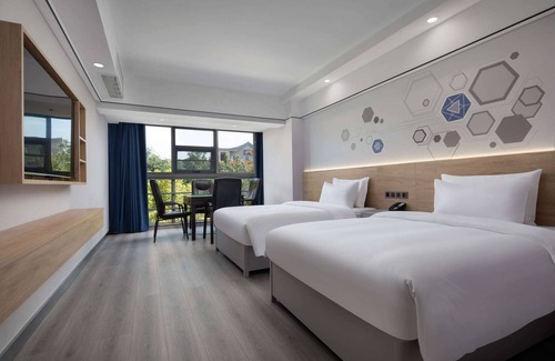 Guandu Hotel | Guest Rated 10/10: Microtel by Wyndham Kunming Guandu