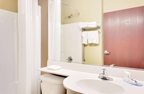 Perry Hotel | Comfortable Stay at Microtel by Wyndham Perry Near Fairgrounds