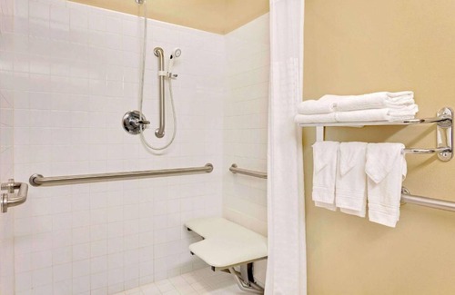 Perry Hotel | Comfortable Stay at Microtel by Wyndham Perry Near Fairgrounds